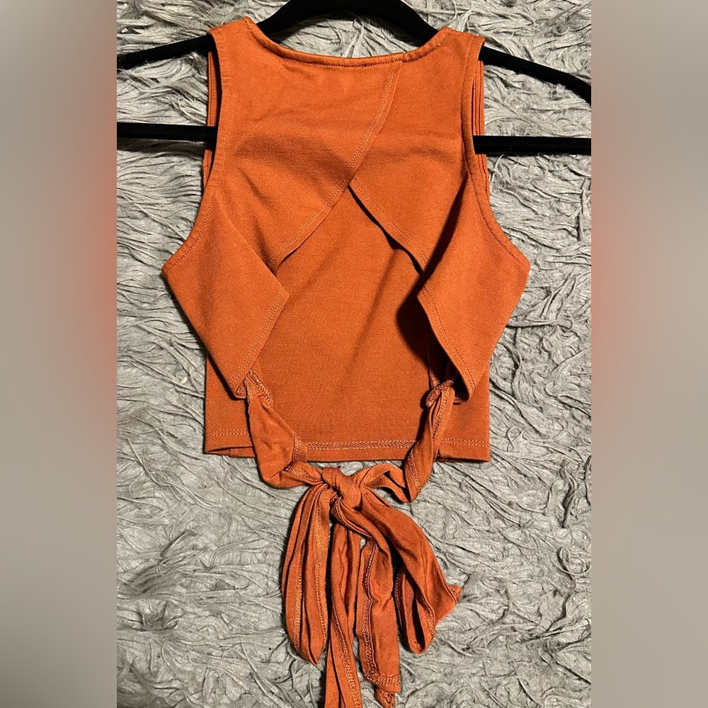 Lulu's Rust Tie-Back Crop Top - image 4